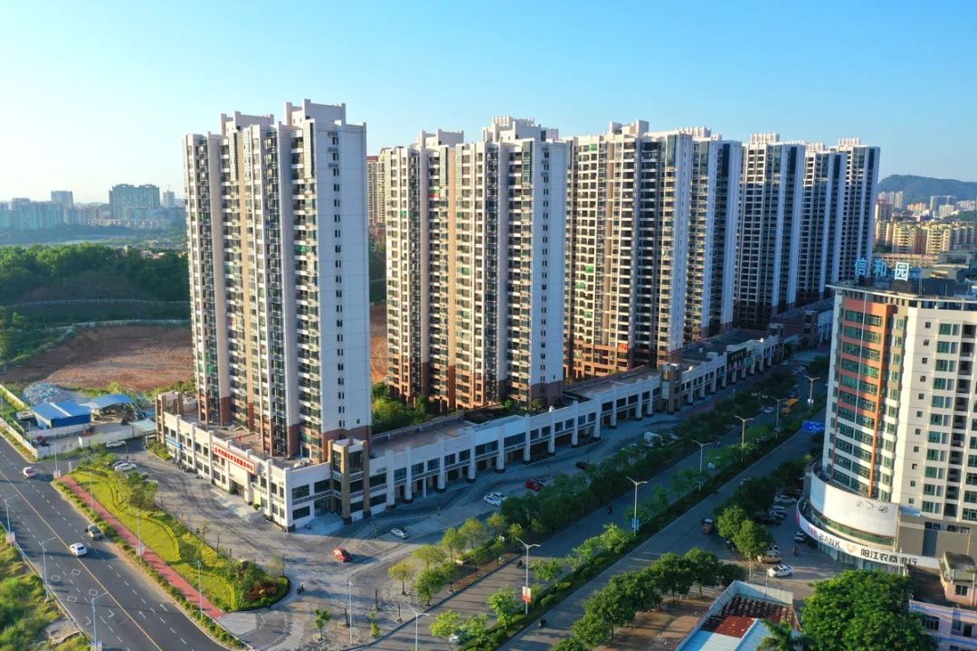 市区恒隆御景山庄小区